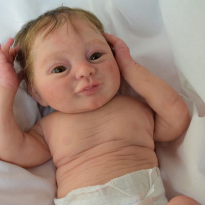 Stormy niño pelo castaño ojos marrones