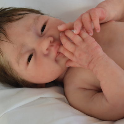 Jade niña pelo oscuro